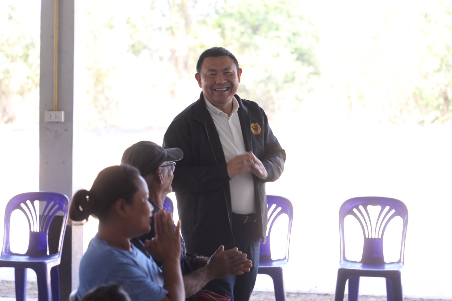 title - เลขาฯ ส.ป.ก. รุดให้กำลังใจพี่น้องเกษตรกรในเขตปฏิรูปที่ดินพื้นที่ชายแดนอุบลฯ ใกล้จุดสู้รบเพียง 7 กม.